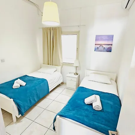 Stephanie Apartment *