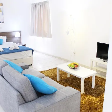 Апартаменты Stephanie Ларнака