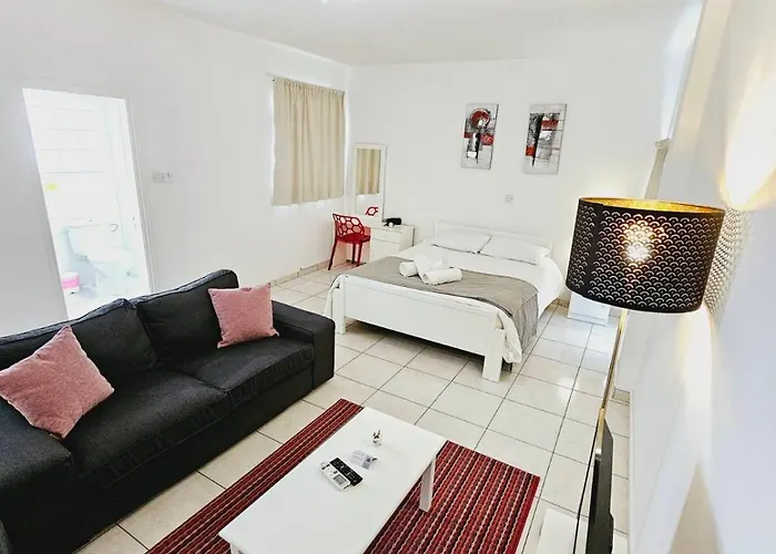 Stephanie * Lárnaka